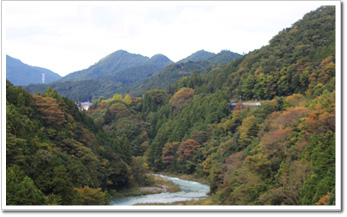 多摩川ラフティングから見える山並み