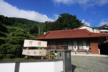 民宿とみお